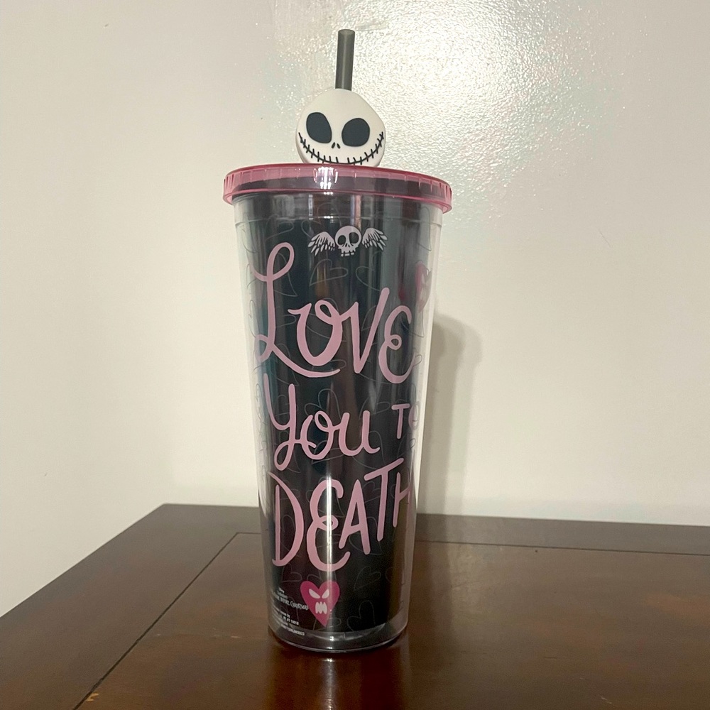 LAST ONE DISNEY THE NIGHTMARE BEFORE CHRISTMAS CARNIVAL CUP WITH LID AND STRAW - Picture 5 of 7